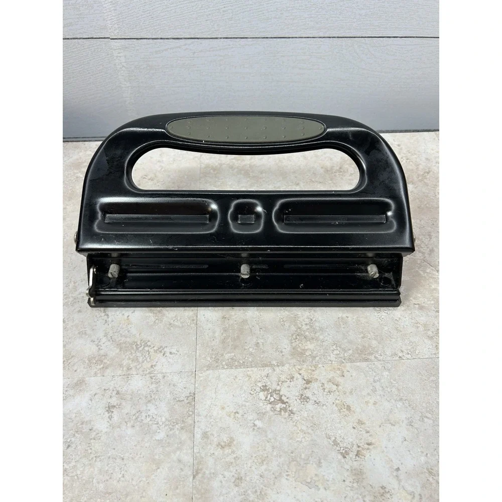 Corporate Express‎ CEB 900025 Heavy Duty 3-hole Punch Black